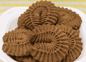 Shaped-nozzle cookies